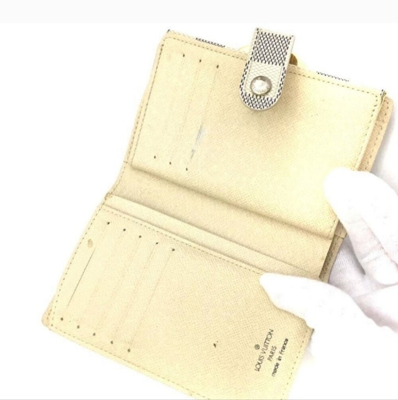 Authentic Louis Vuitton Damier Kisslock/Bifold Wallet, Cream and Grey - Picture 5 of 8